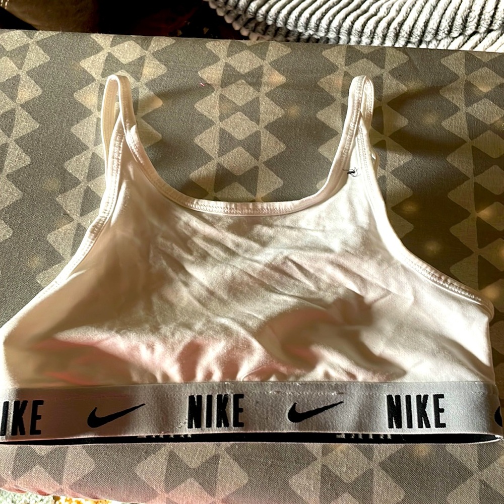 Nike kids bra no padding size medium